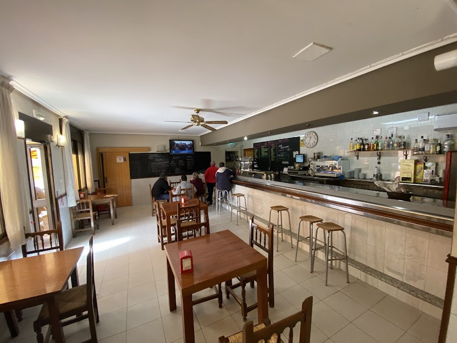 BAR CAFETERÍA RESTAURANTE Los Rosales.