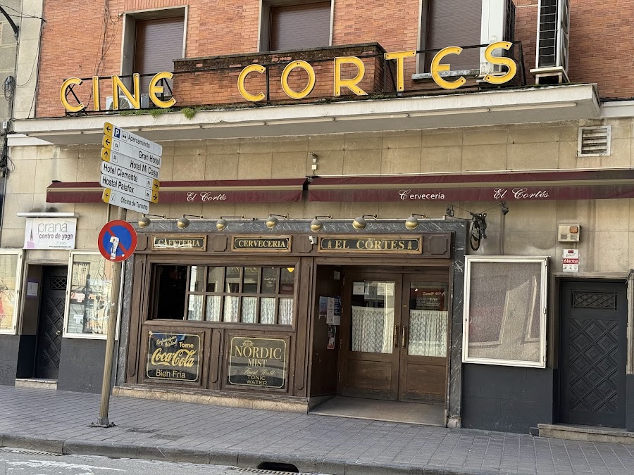 Cafetería - Cervecería EL CORTÉS