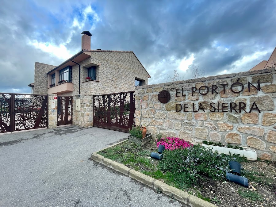 Hotel y Apartamentos El Portón de la Sierra