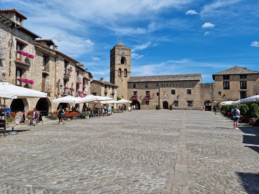 Plaza Mayor de Aínsa