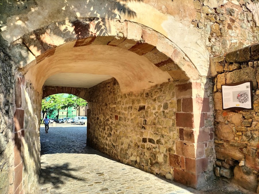 Puerta del Toril o de la Cañadilla